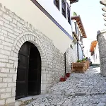 Athina In Castle - Since 1741 베라트
