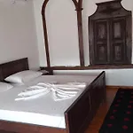 Athina In Castle - Since 1741 펜션 베라트