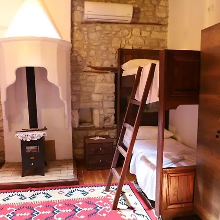 Athina In Castle - Since 1741 * בראט