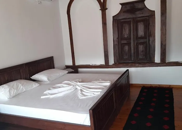 Athina In Castle - Since 1741 Дом отдыха Берат