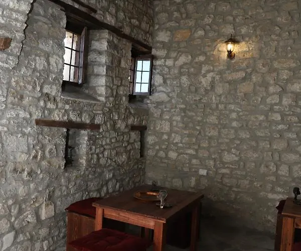 Дом отдыха Athina In Castle - Since 1741 *