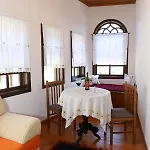 Athina In Castle - Since 1741 Holiday home *