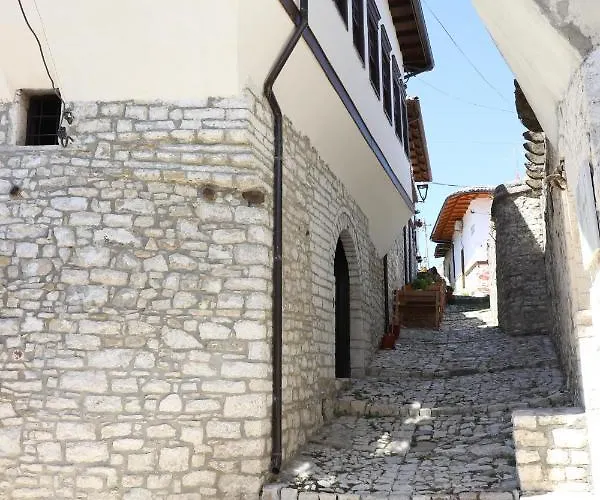 Athina In Castle - Since 1741