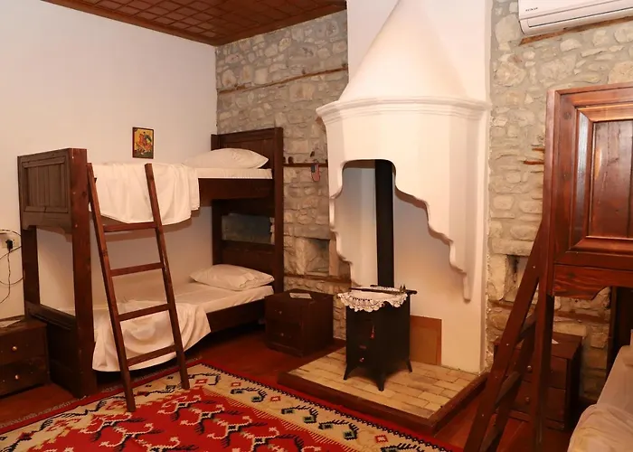 Athina In Castle - Since 1741 Holiday home Berat
